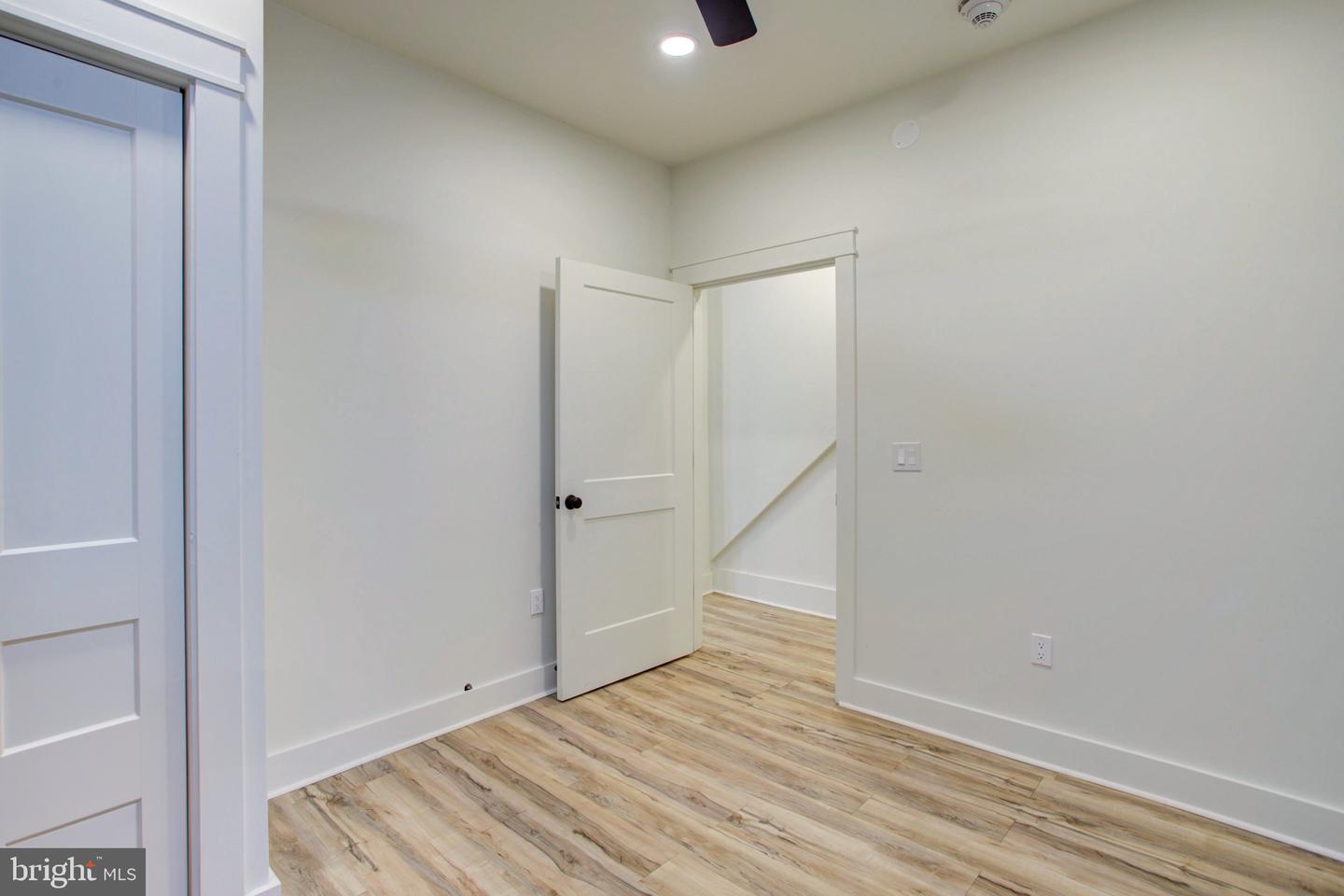 11 E Walnut St Property Photo 7