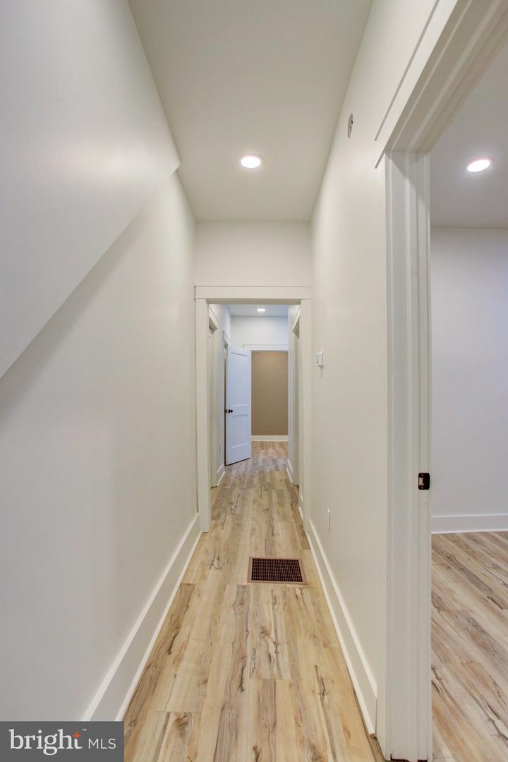11 E Walnut St Property Photo 8