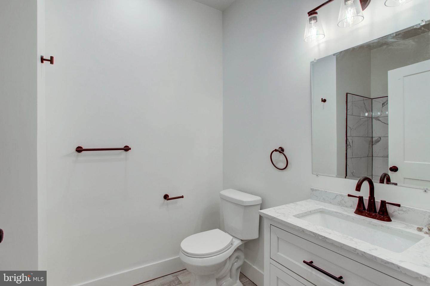 11 E Walnut St Property Photo 9