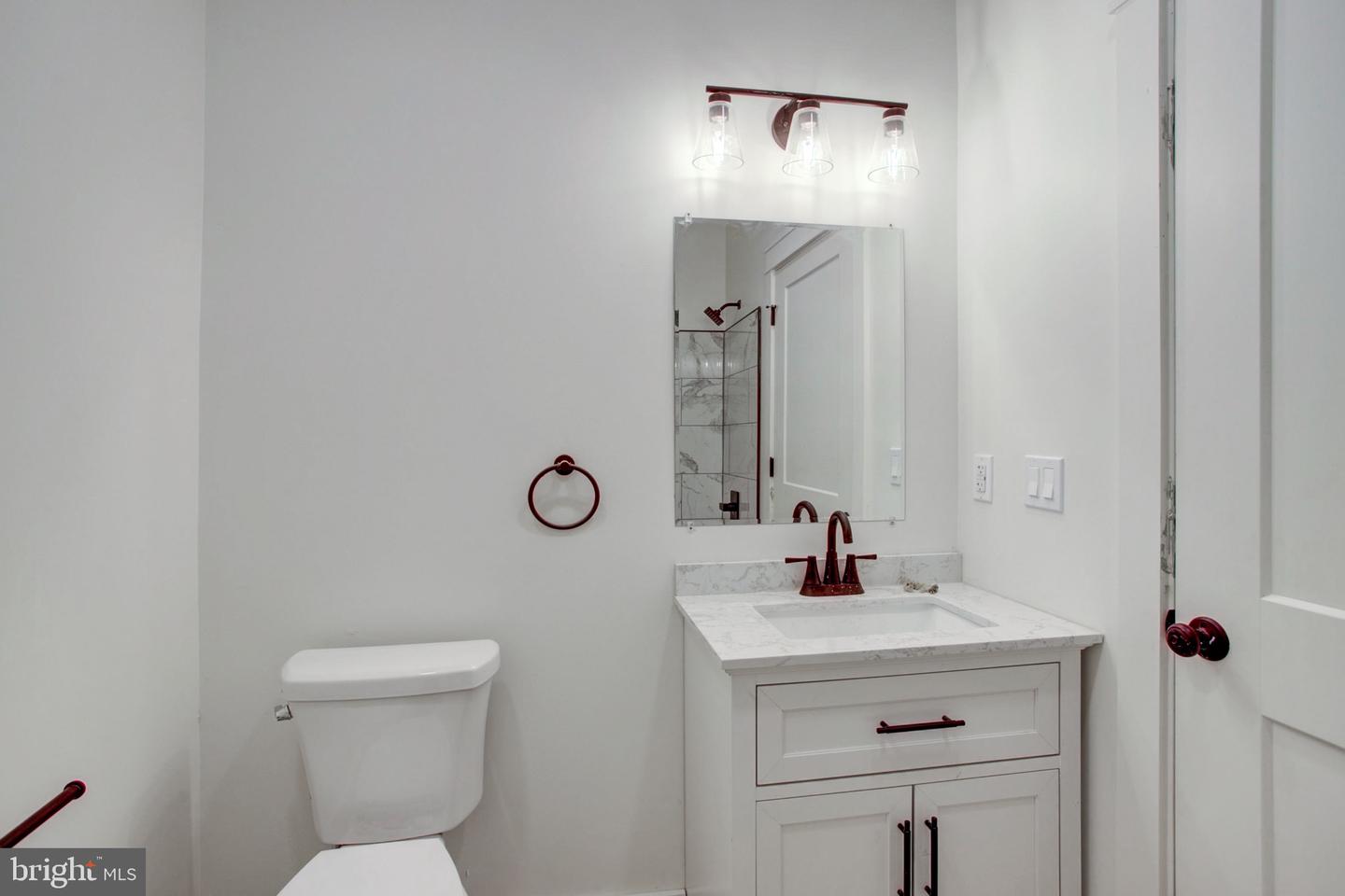 11 E Walnut St Property Photo 10