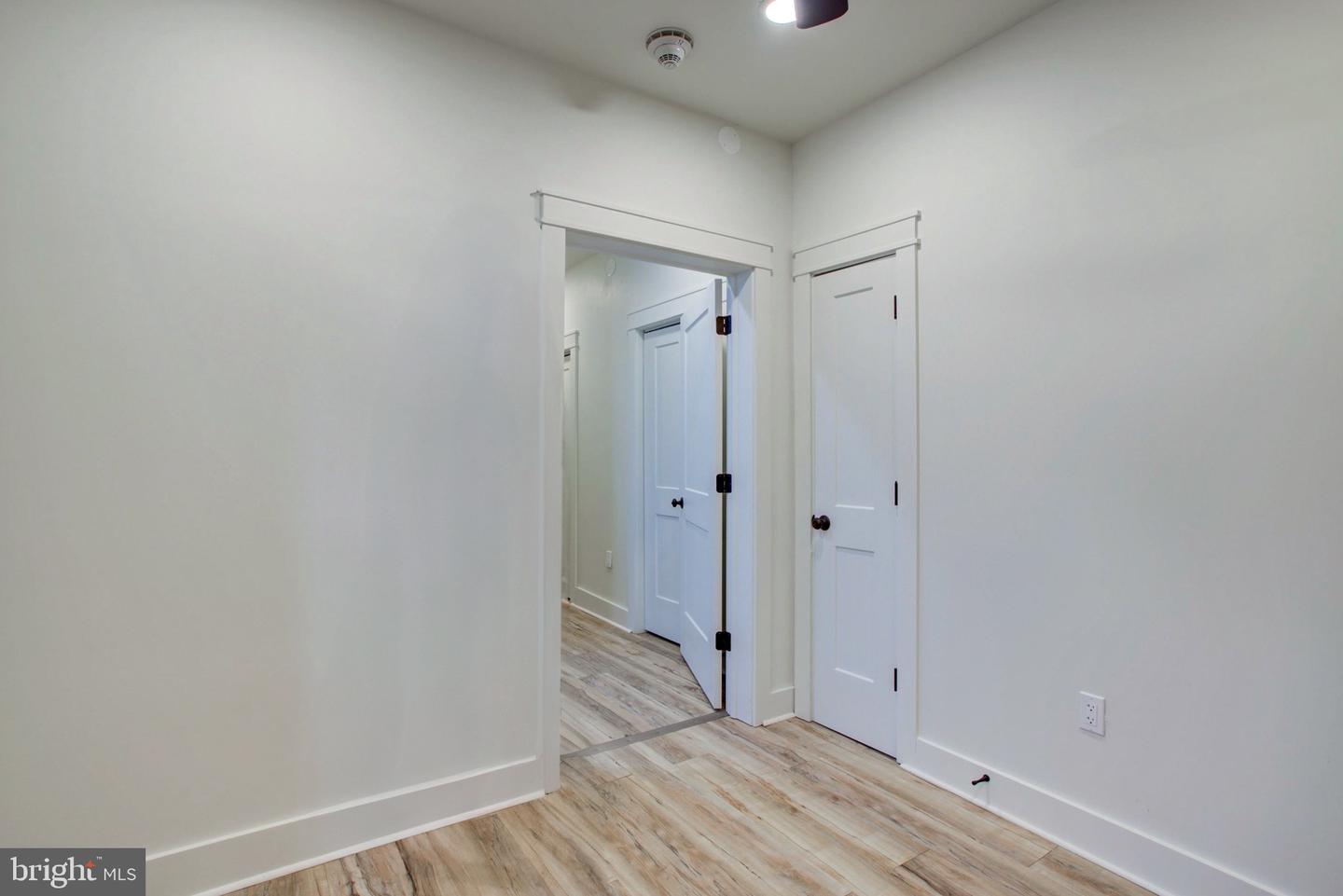 11 E Walnut St Property Photo 12