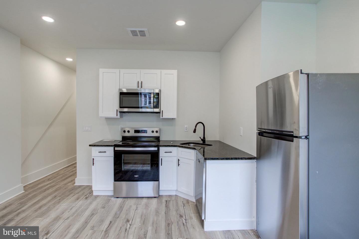 11 E Walnut St Property Photo 15