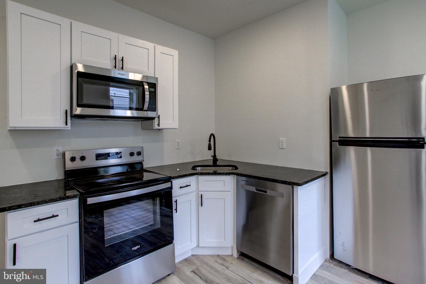 11 E Walnut St Property Photo 16