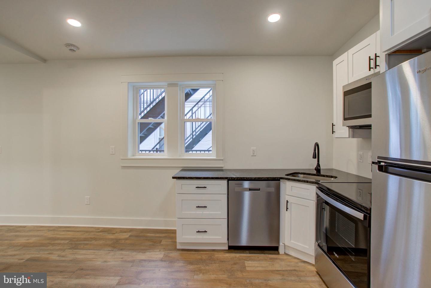 11 E Walnut St Property Photo 19
