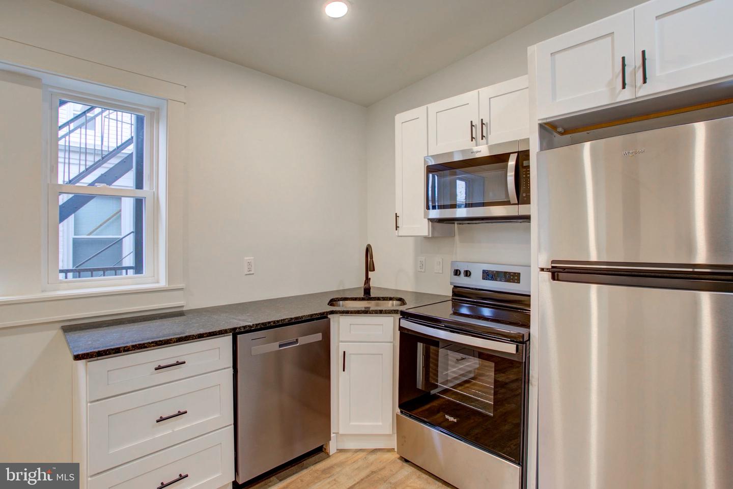 11 E Walnut St Property Photo 20