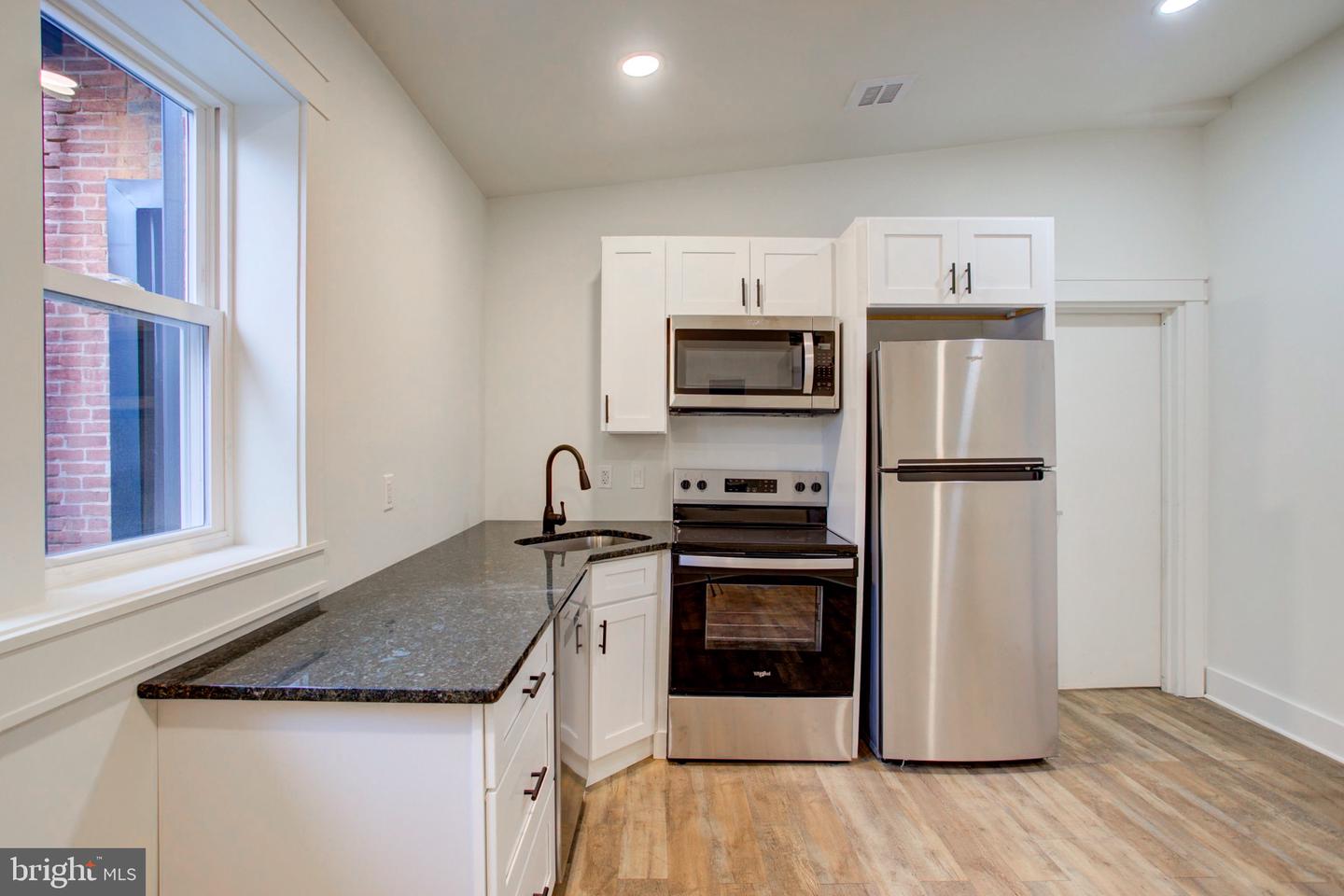 11 E Walnut St Property Photo 21