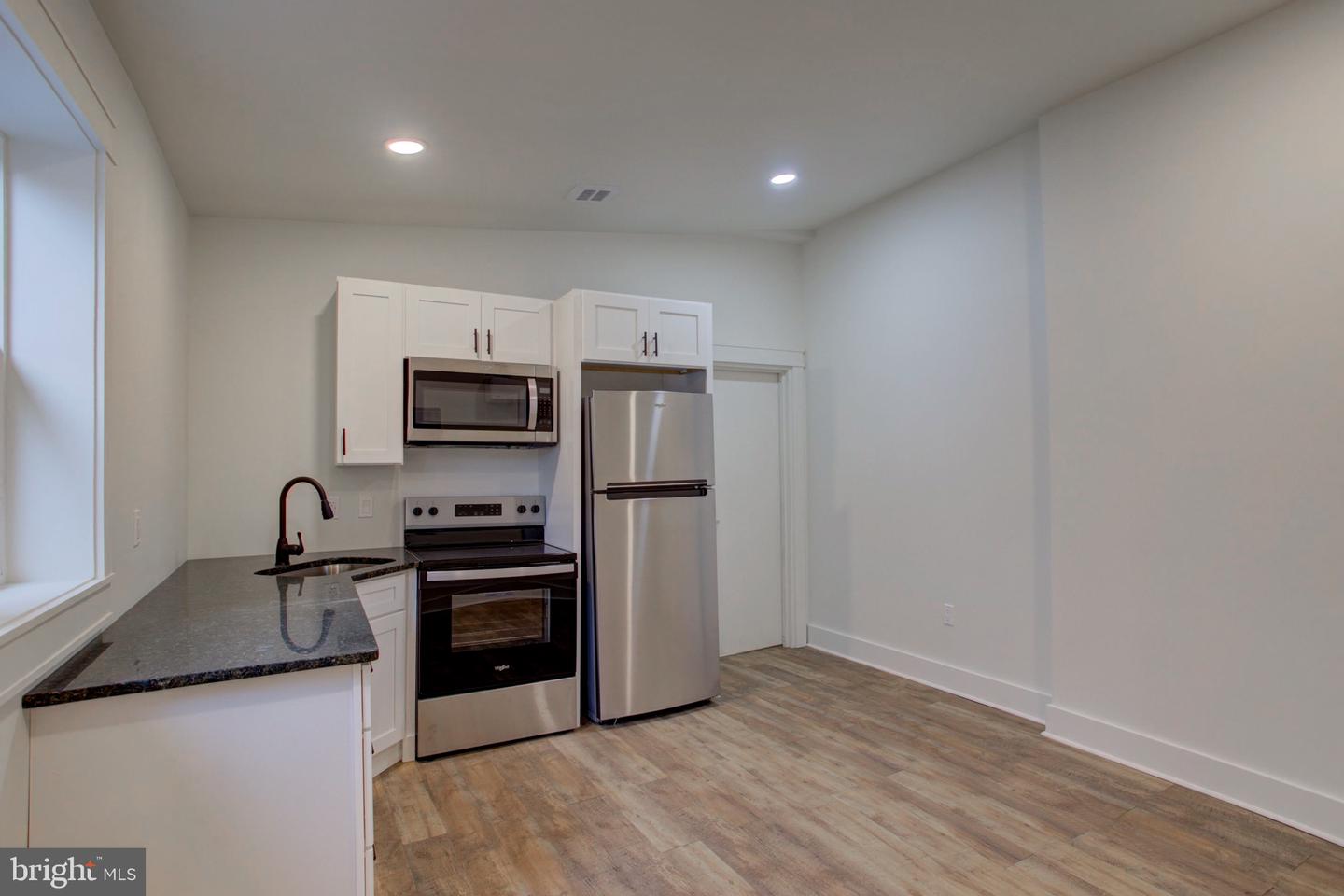 11 E Walnut St Property Photo 22