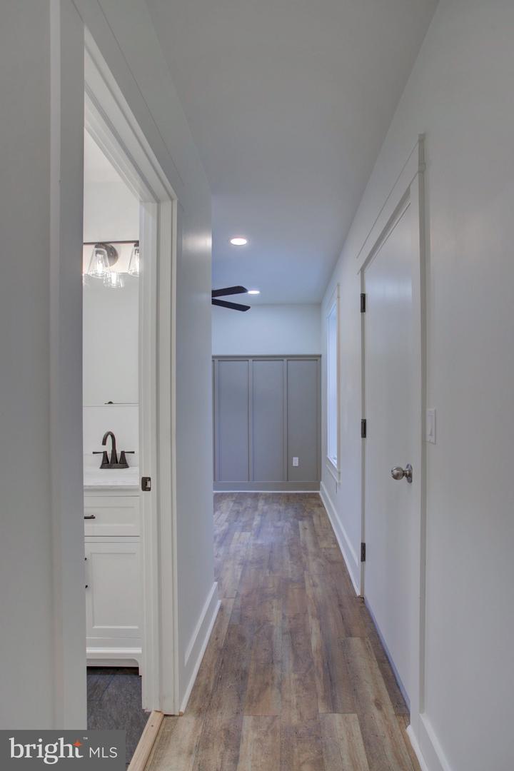 11 E Walnut St Property Photo 25