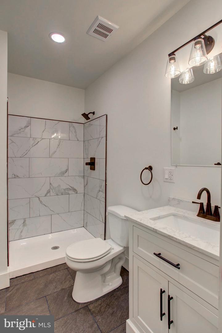 11 E Walnut St Property Photo 26