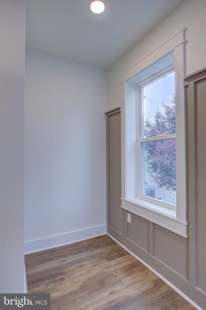 11 E Walnut St Property Photo 30