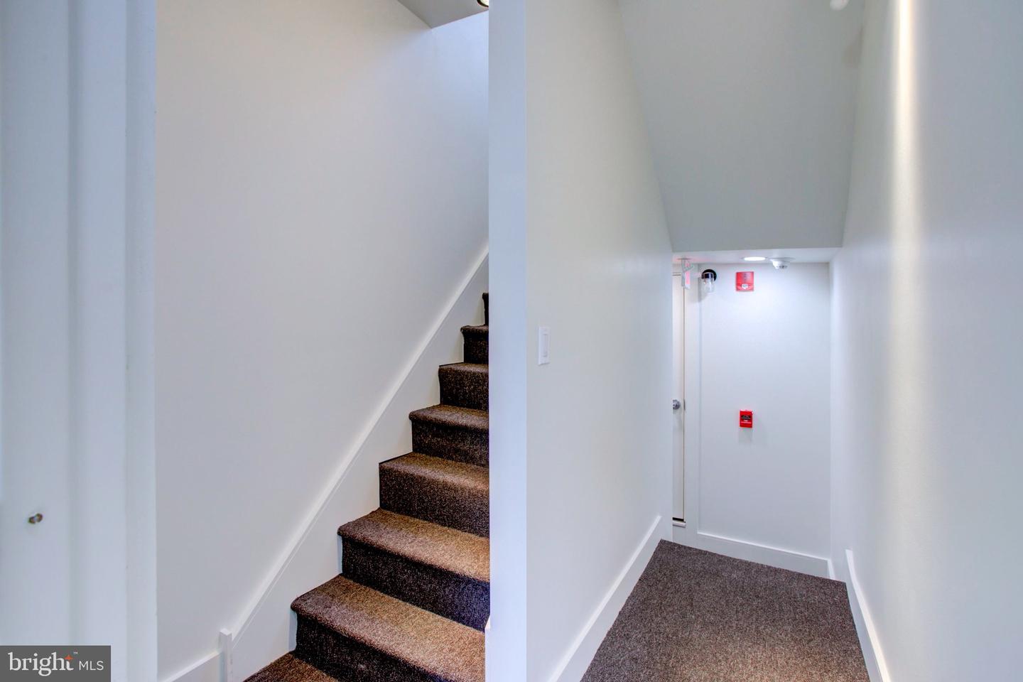 11 E Walnut St Property Photo 32