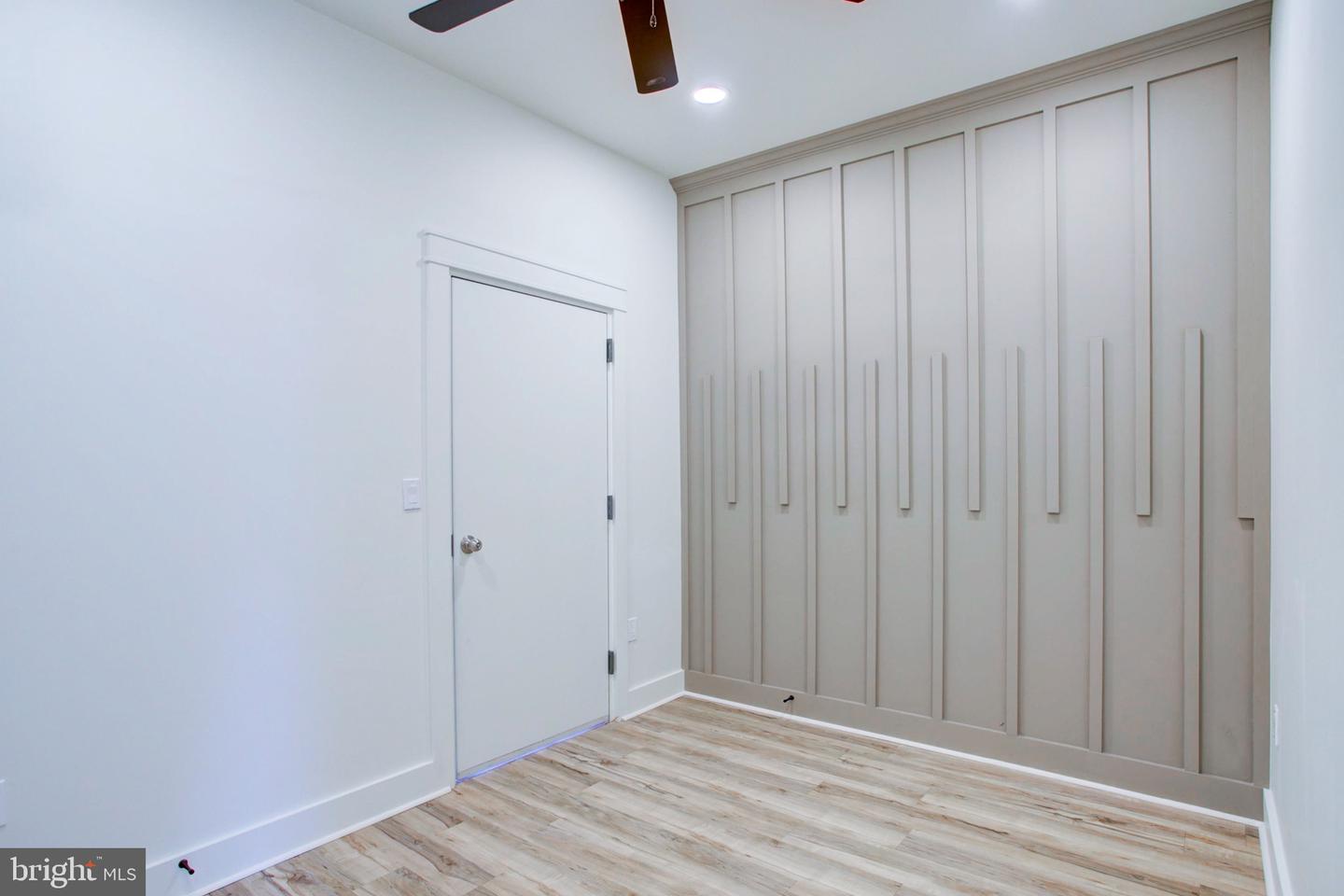 11 E Walnut St Property Photo 41