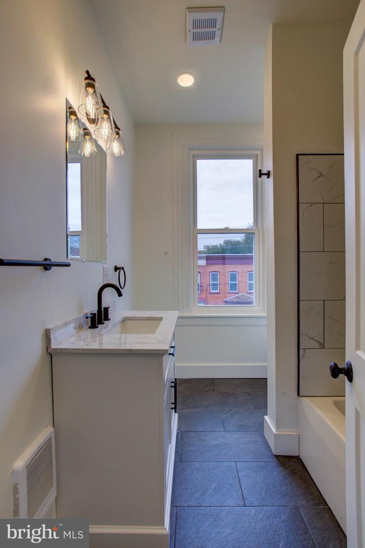 11 E Walnut St Property Photo 44