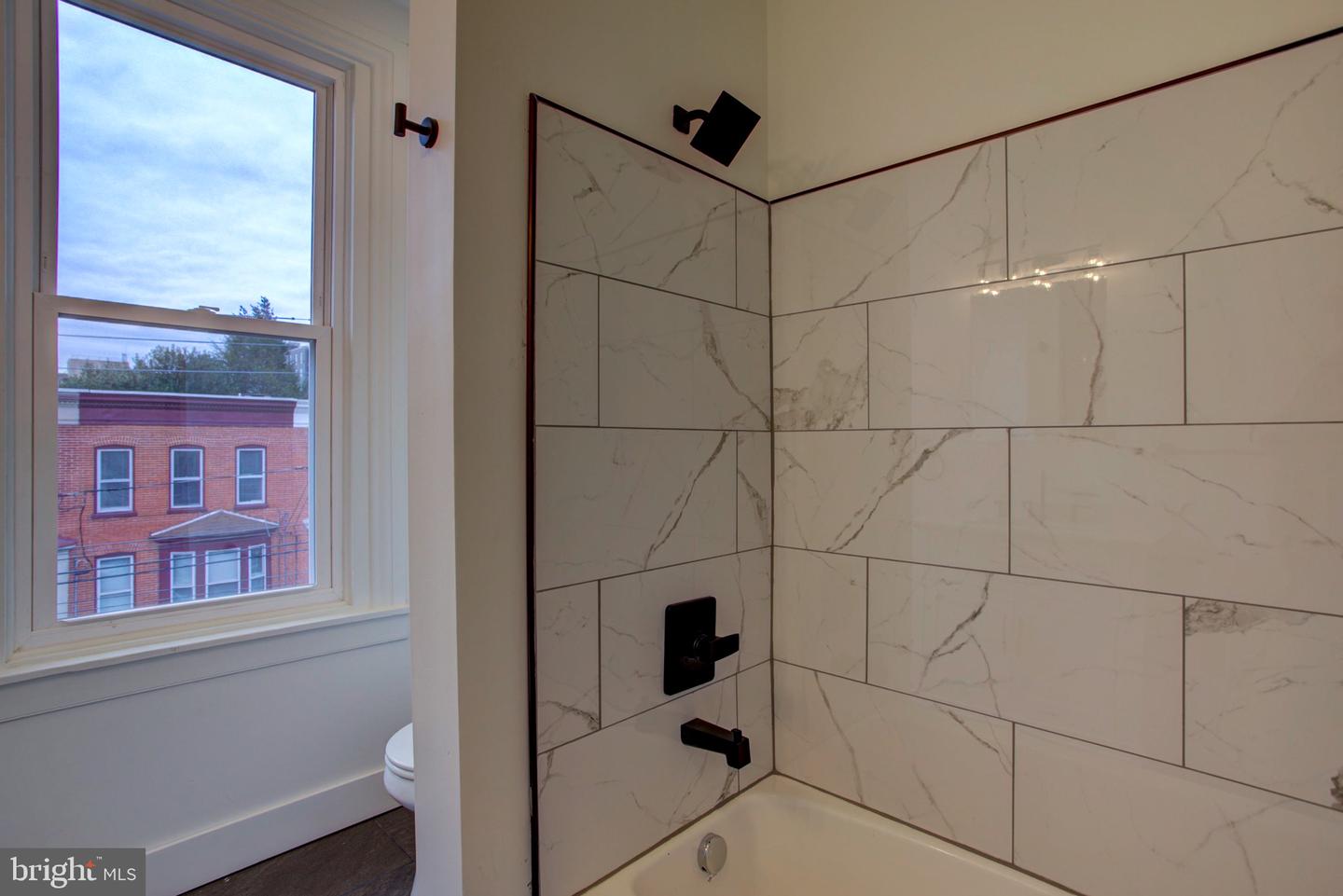 11 E Walnut St Property Photo 45