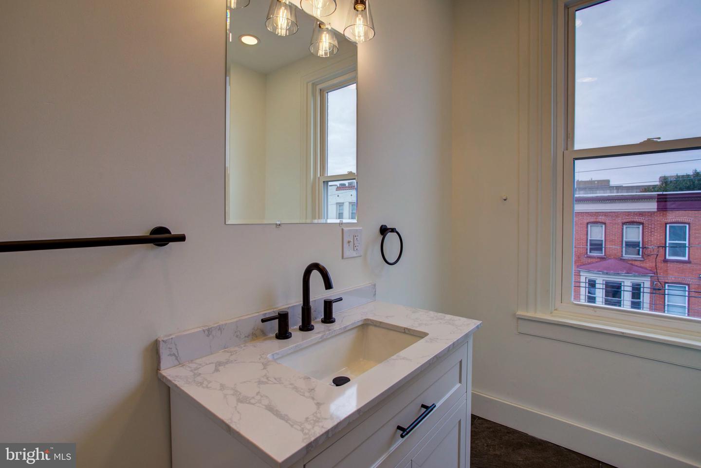 11 E Walnut St Property Photo 46