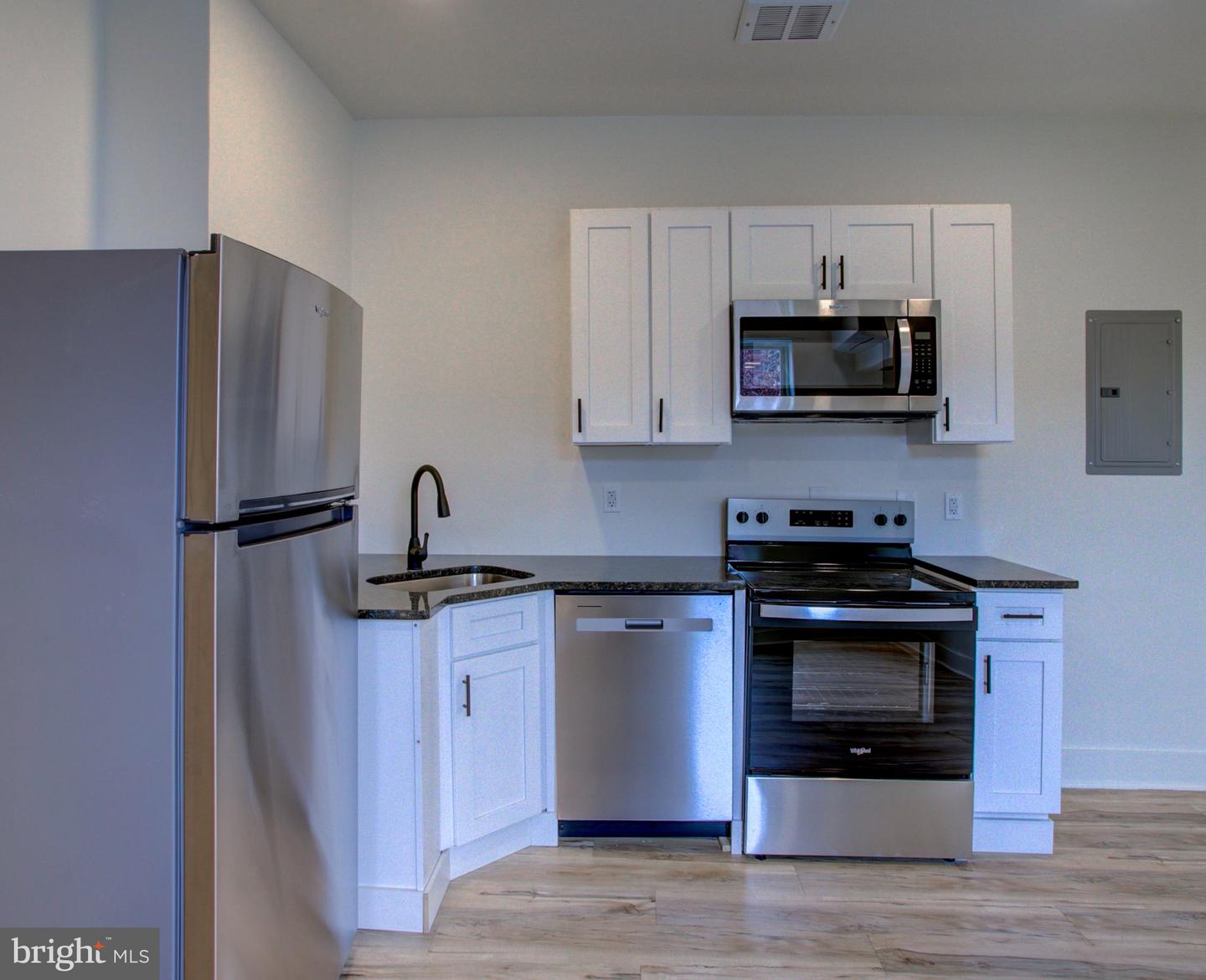 11 E Walnut St Property Photo 51