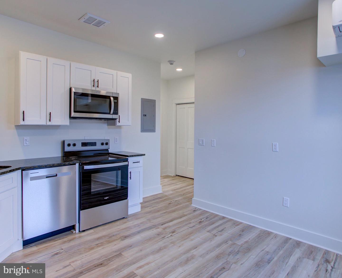 11 E Walnut St Property Photo 52