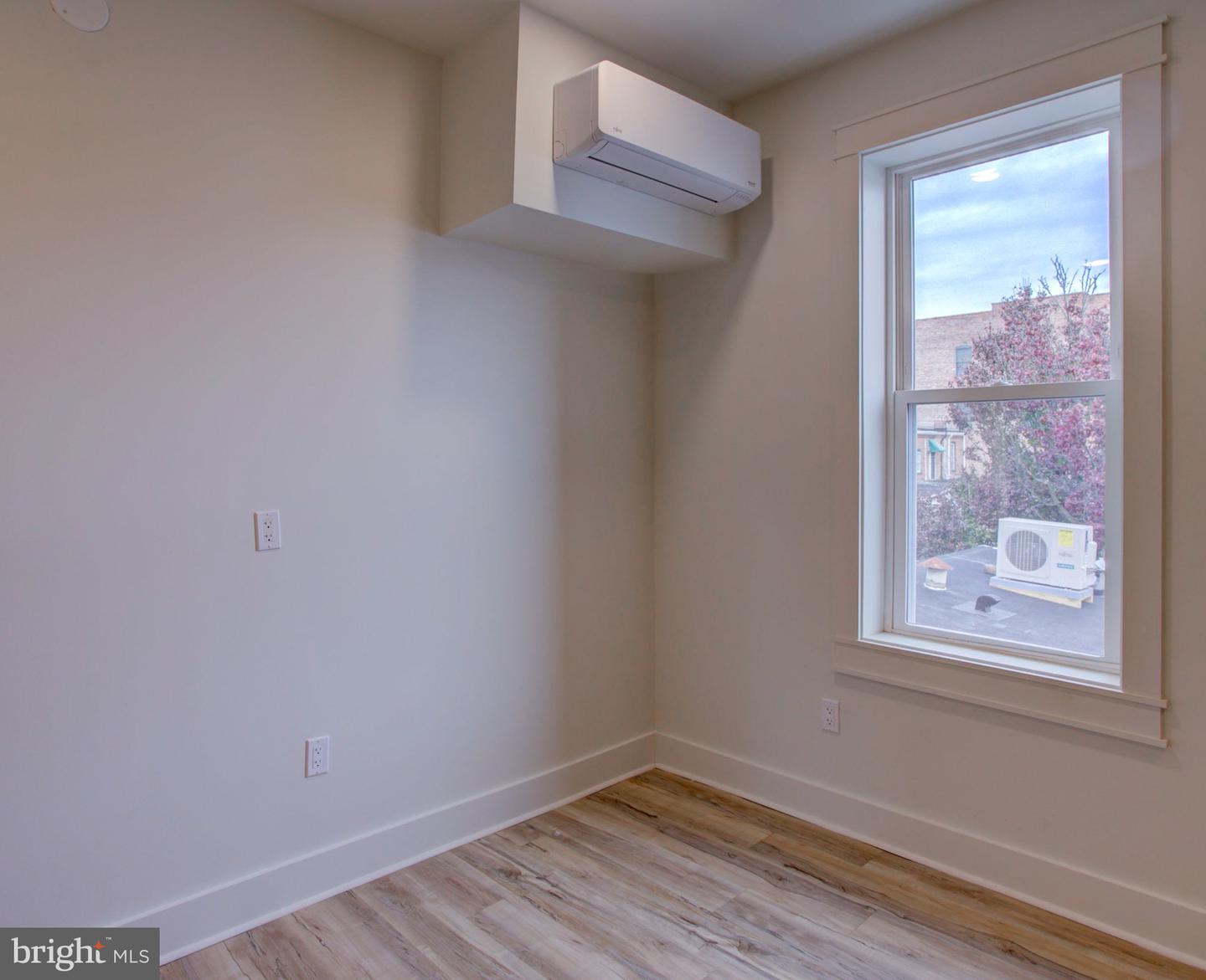 11 E Walnut St Property Photo 53
