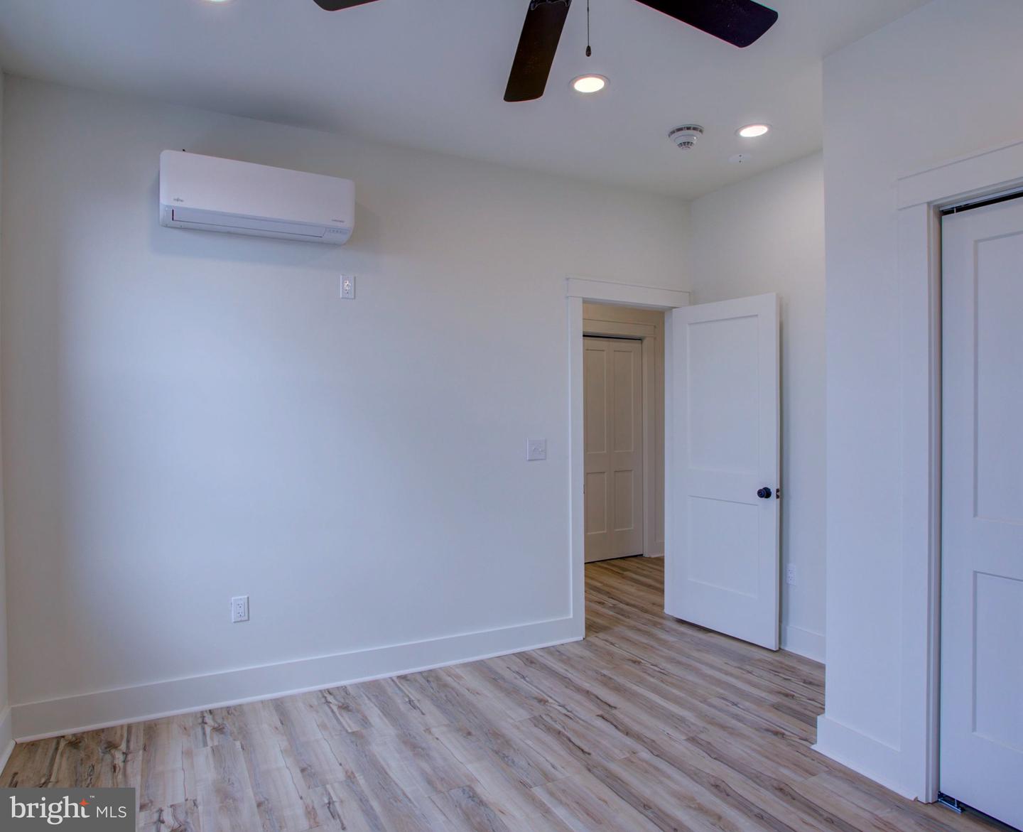 11 E Walnut St Property Photo 56