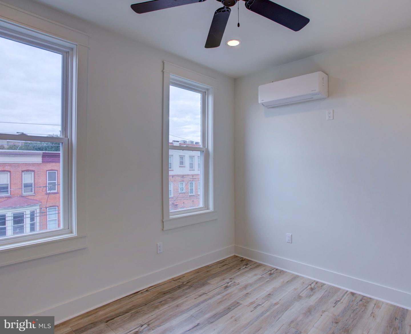 11 E Walnut St Property Photo 57