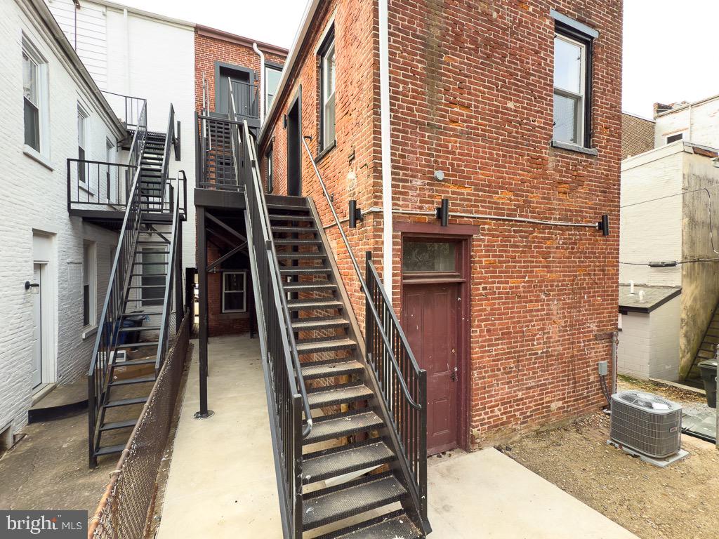 11 E Walnut St Property Photo 65