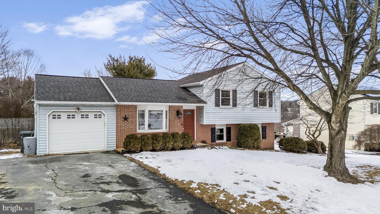 114 Ironstone Dr Property Photo