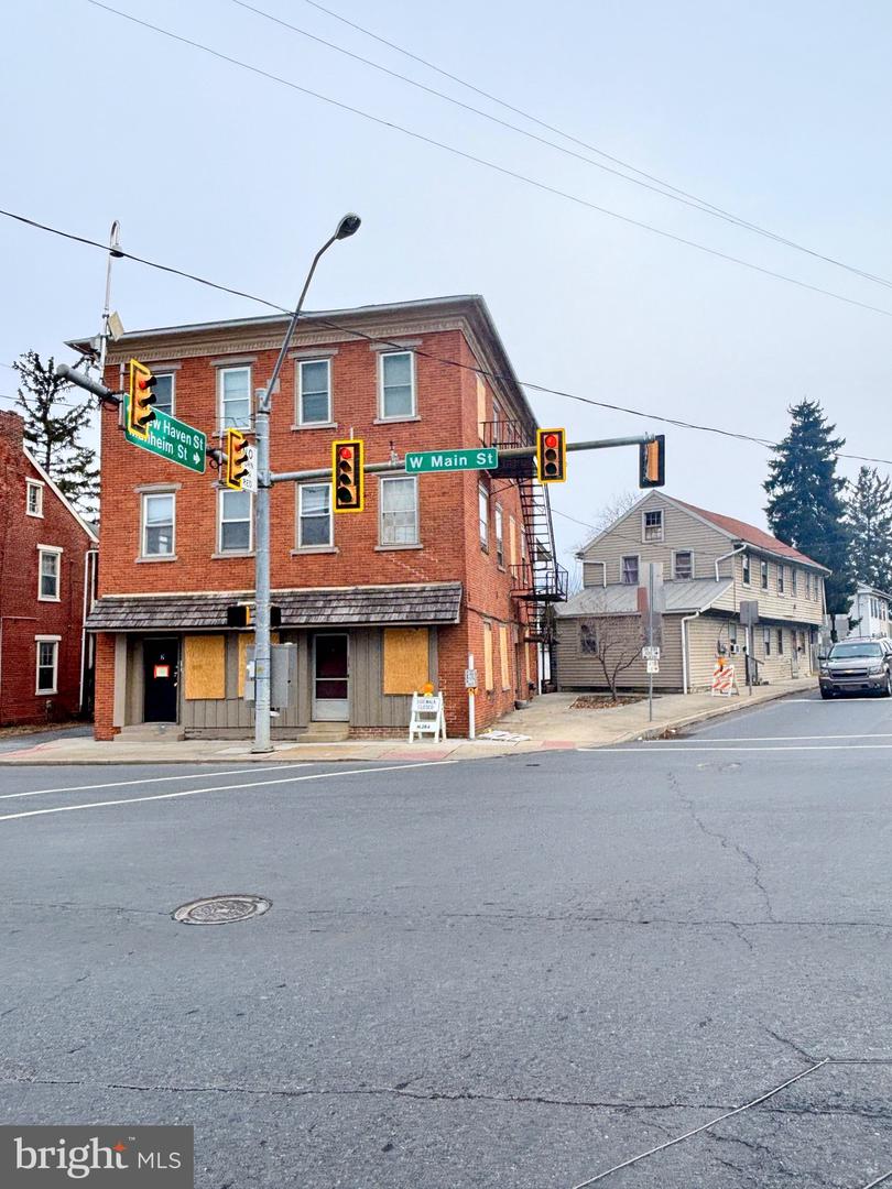 101 & 103 W Main St Property Photo