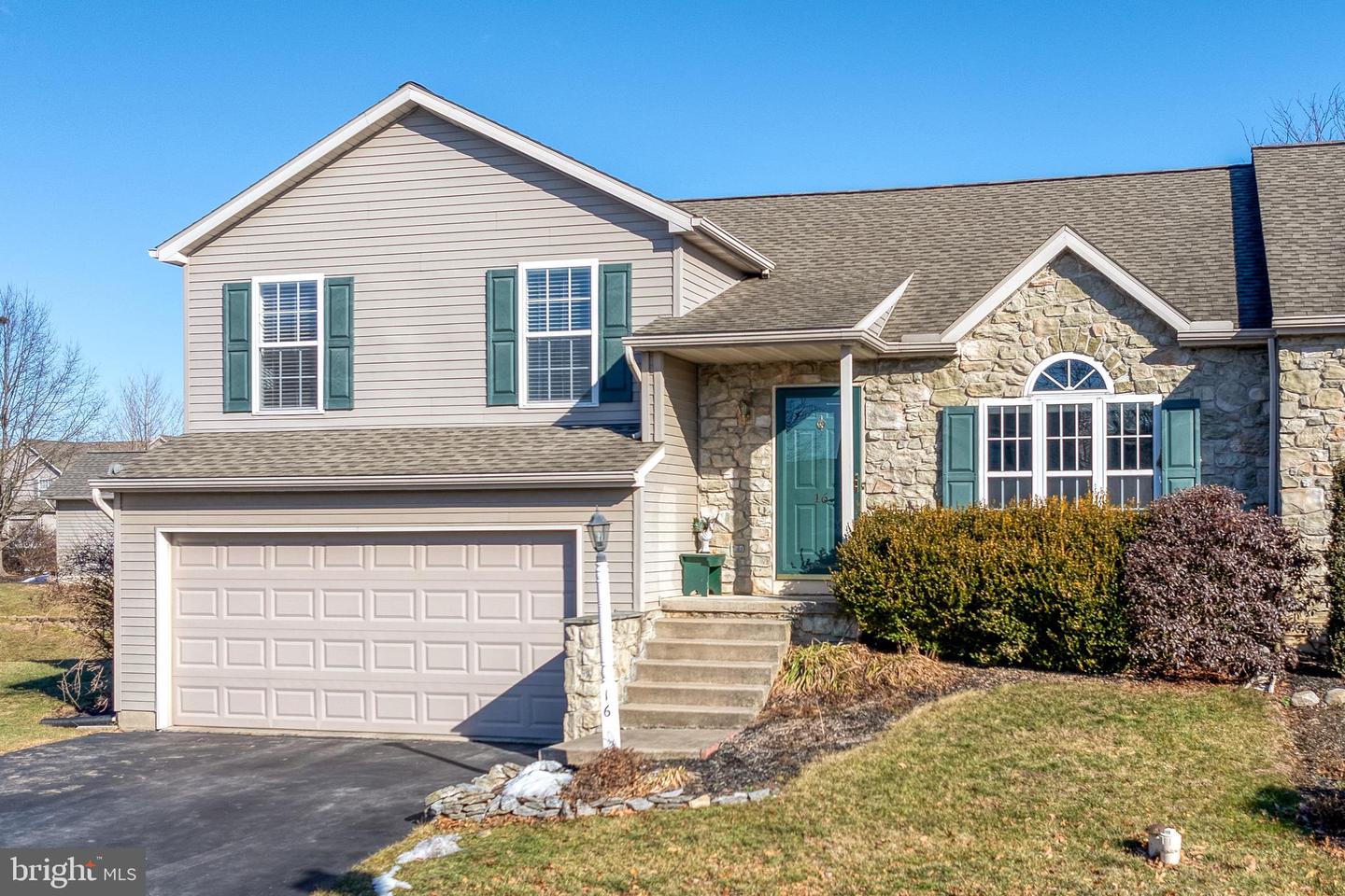 16 Pebble Creek Dr Property Photo