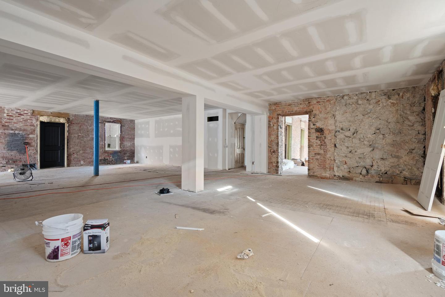 1 S Charlotte St Property Photo 17