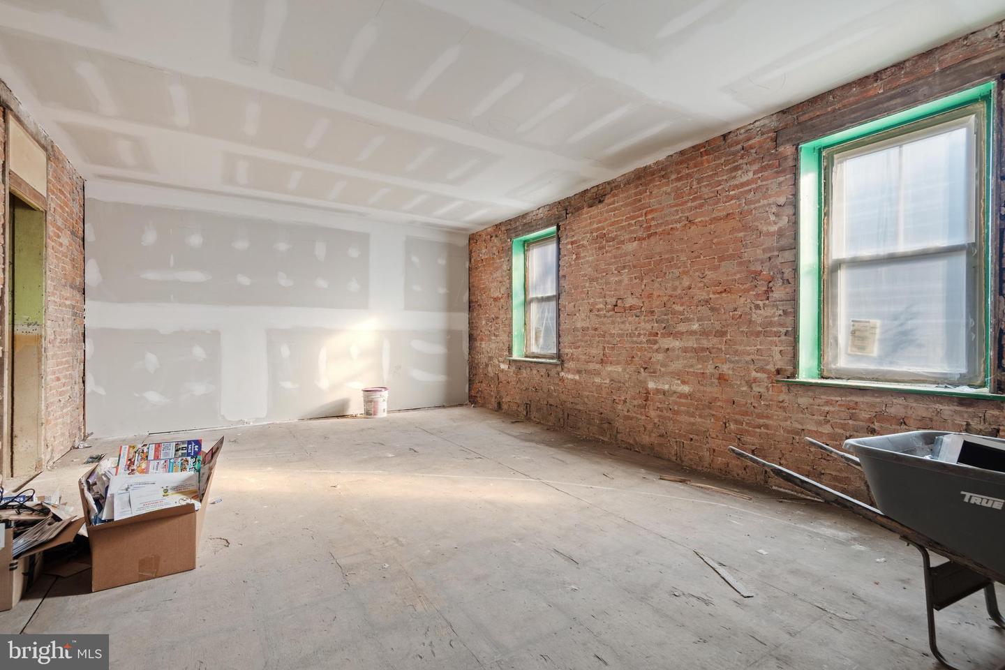 1 S Charlotte St Property Photo 18