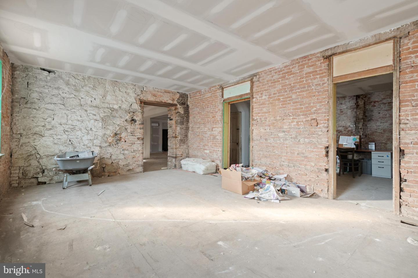 1 S Charlotte St Property Photo 19