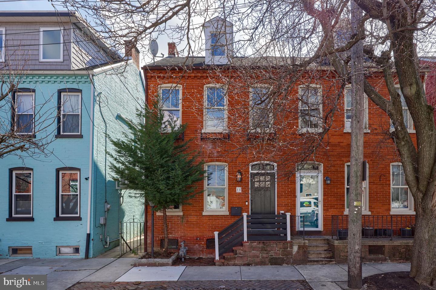 18 E New St Property Photo