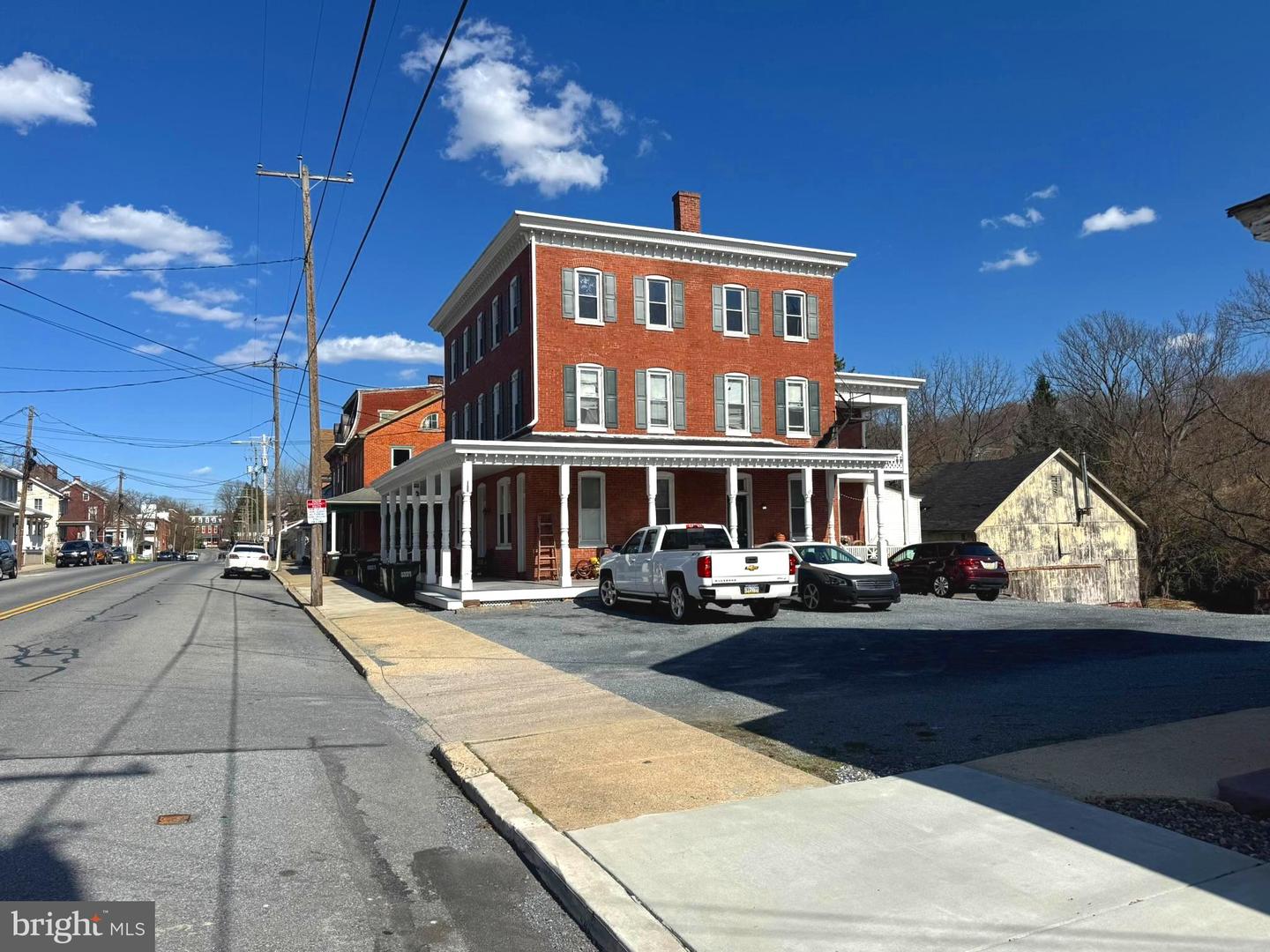 47 E Main St Property Photo