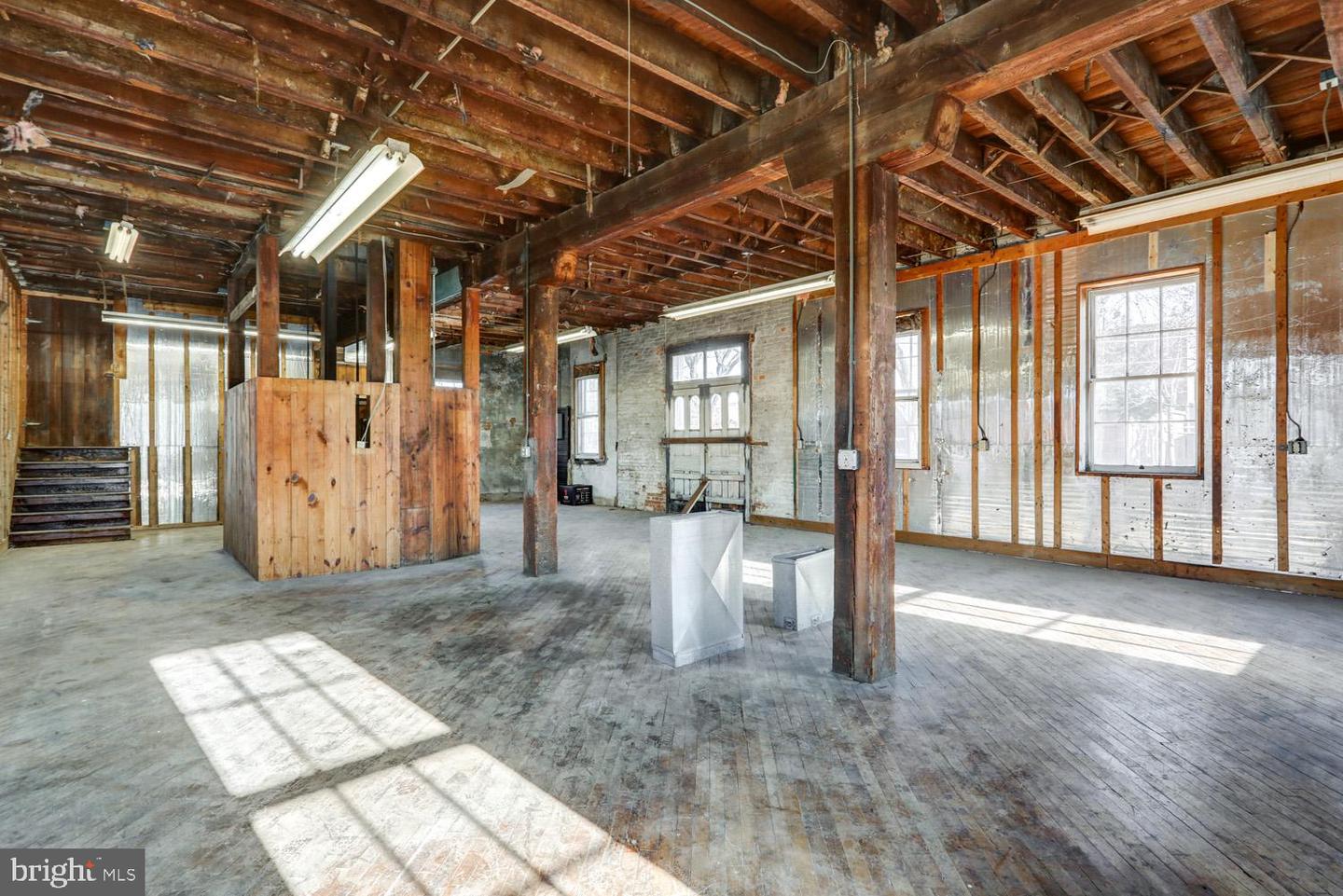 26 N Hart St Property Photo 1