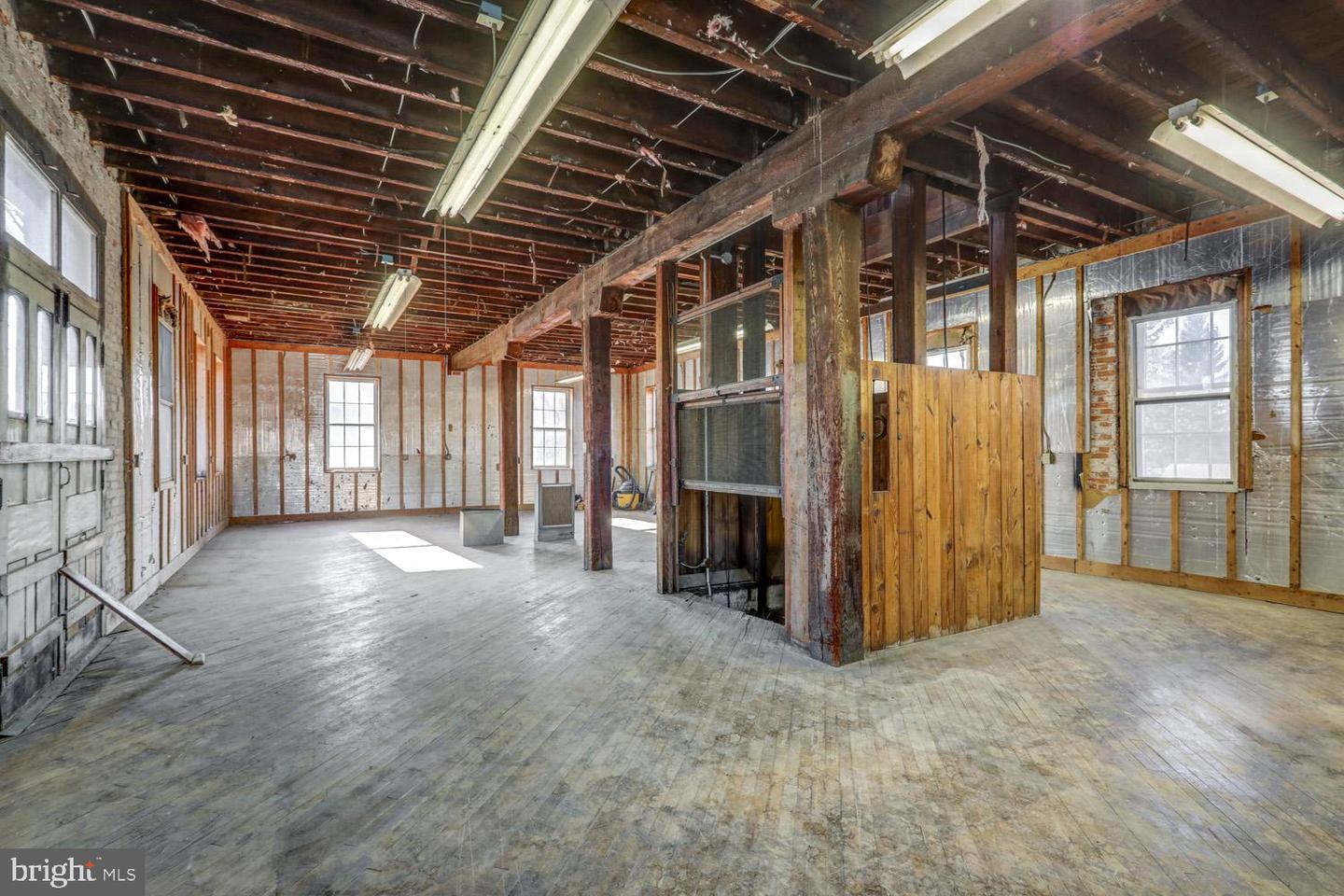 26 N Hart St Property Photo 4