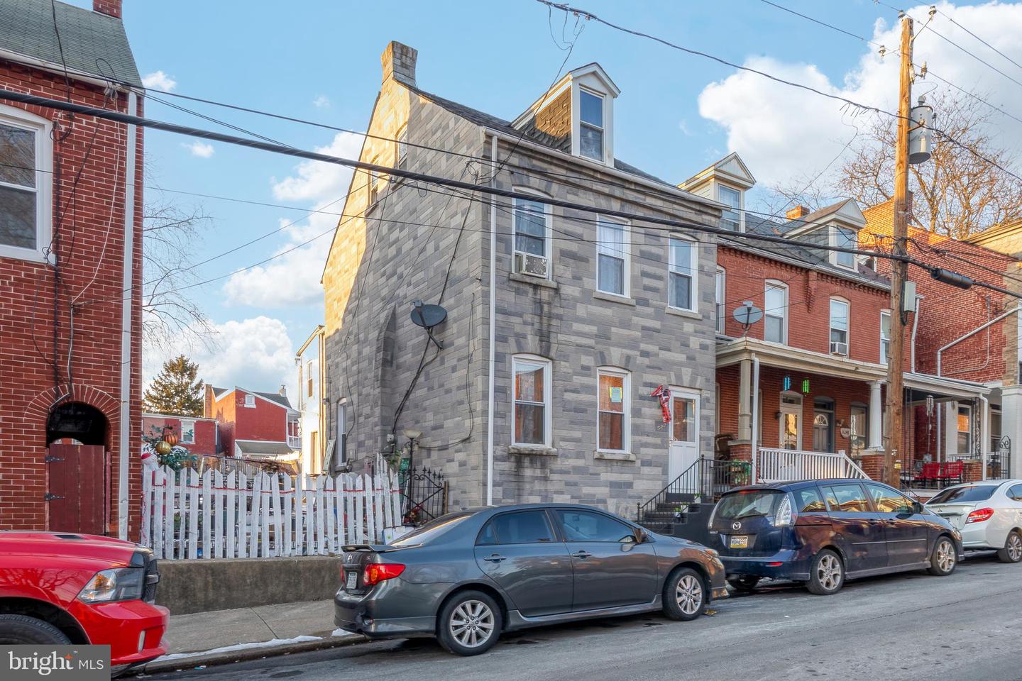 527 W Vine St Property Photo