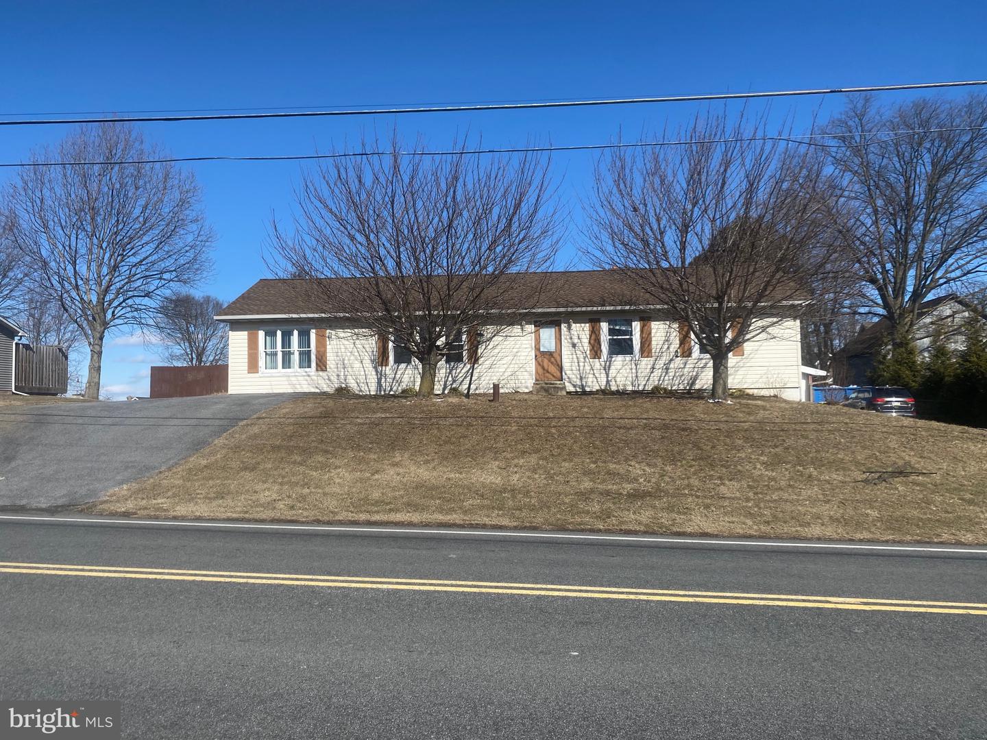 1155 E Newport Rd Property Photo