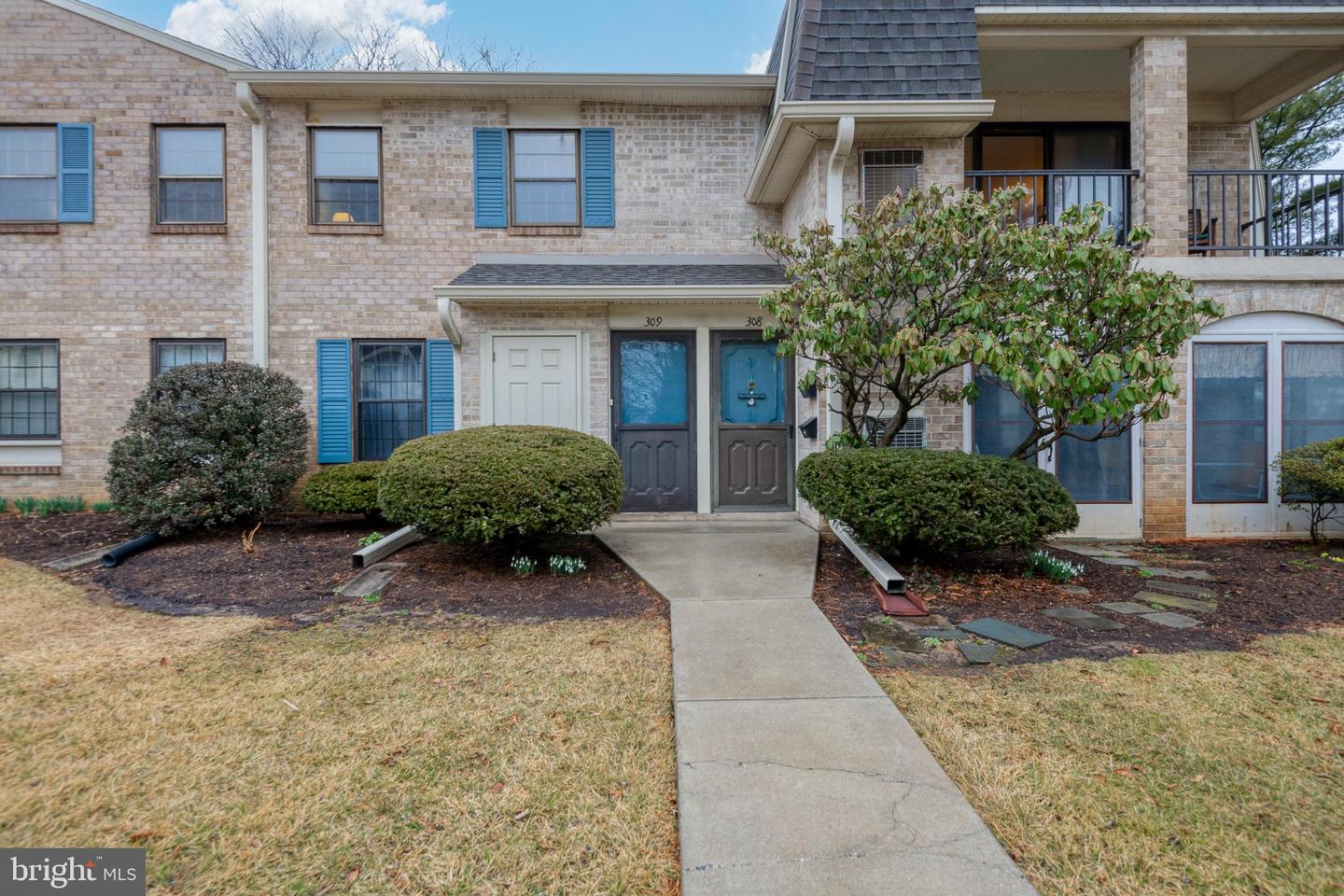 309 Valleybrook Dr Property Photo