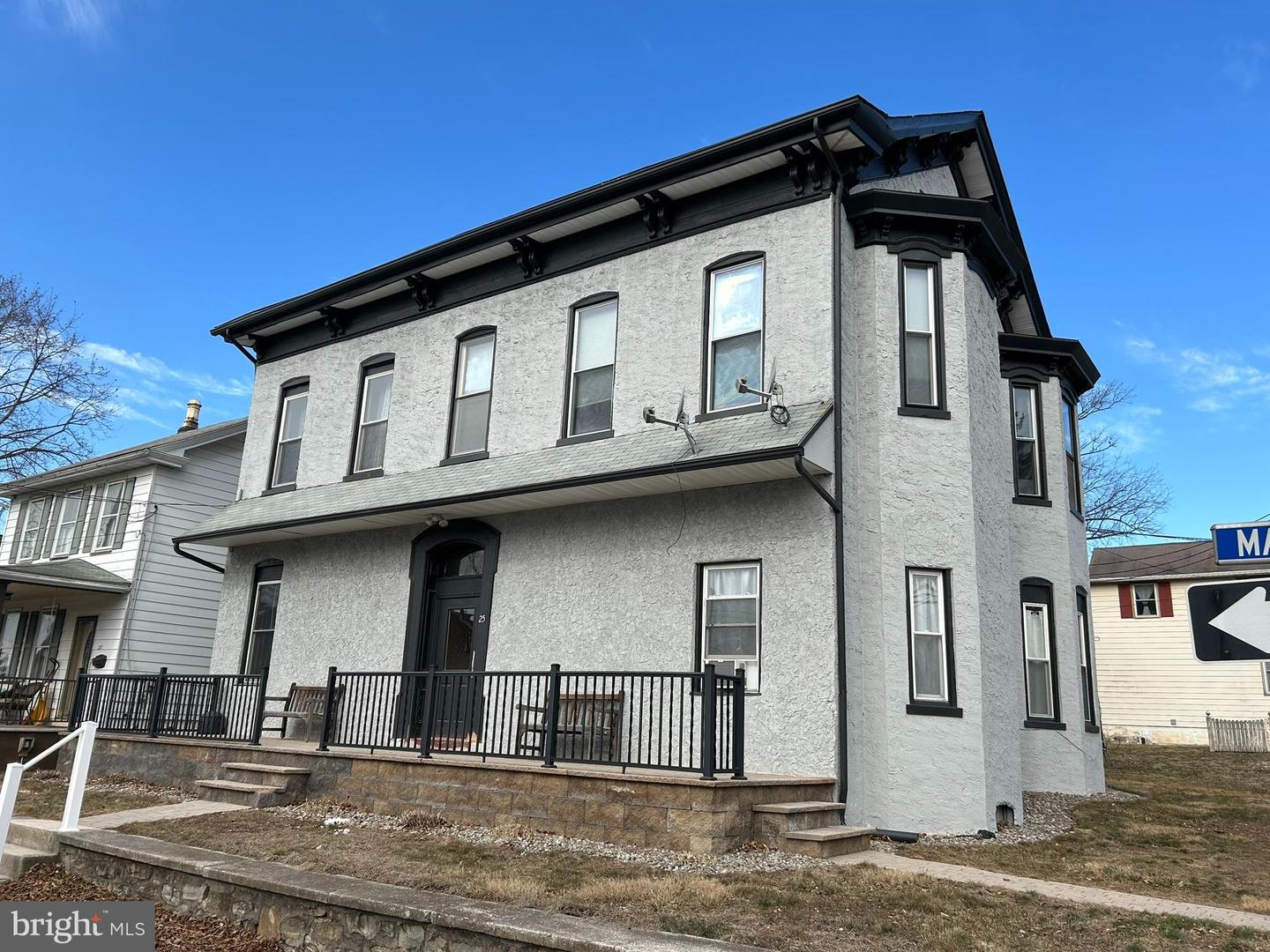 25 Maple Ave Property Photo