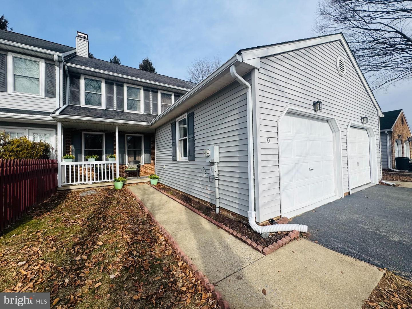 10 Townsend Ct Property Photo