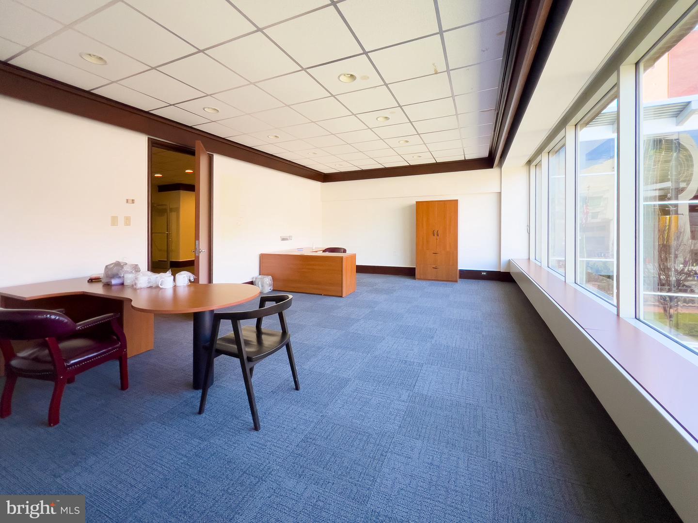 100 N Queen St #binns 3-5 Property Photo 5