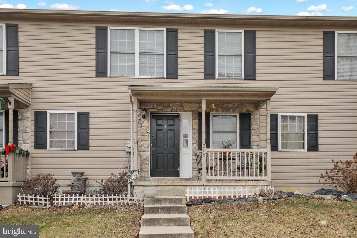 206 Perthshire Dr Property Photo