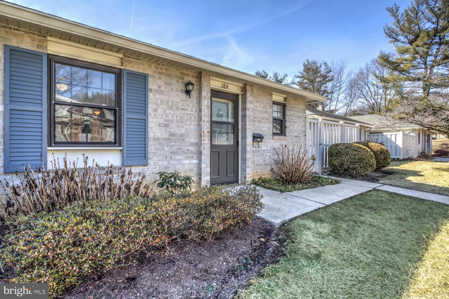 184 Valleybrook Dr Property Photo