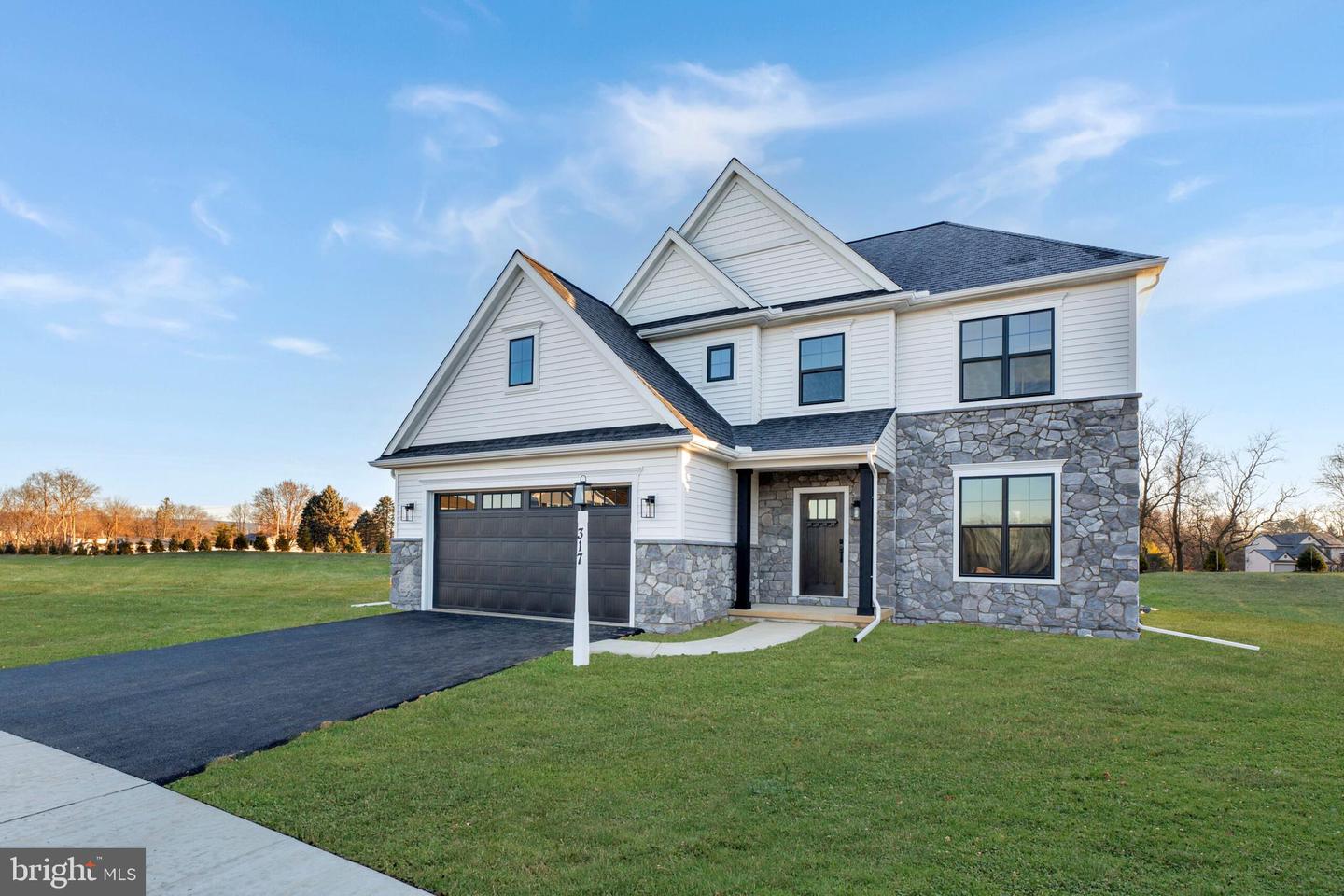 35 Old Orchard Rd Property Photo 1