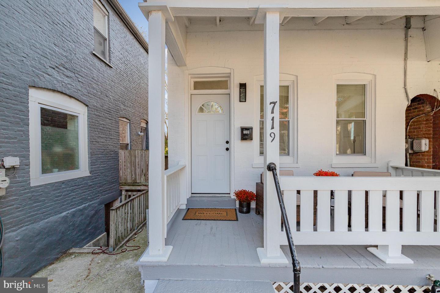 719 S Lime St Property Photo