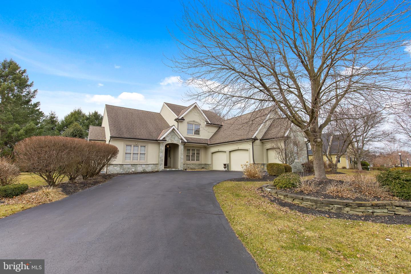810 Woodfield Dr Property Photo