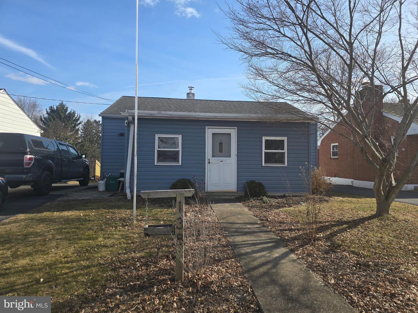 138 W Hummelstown St Property Photo