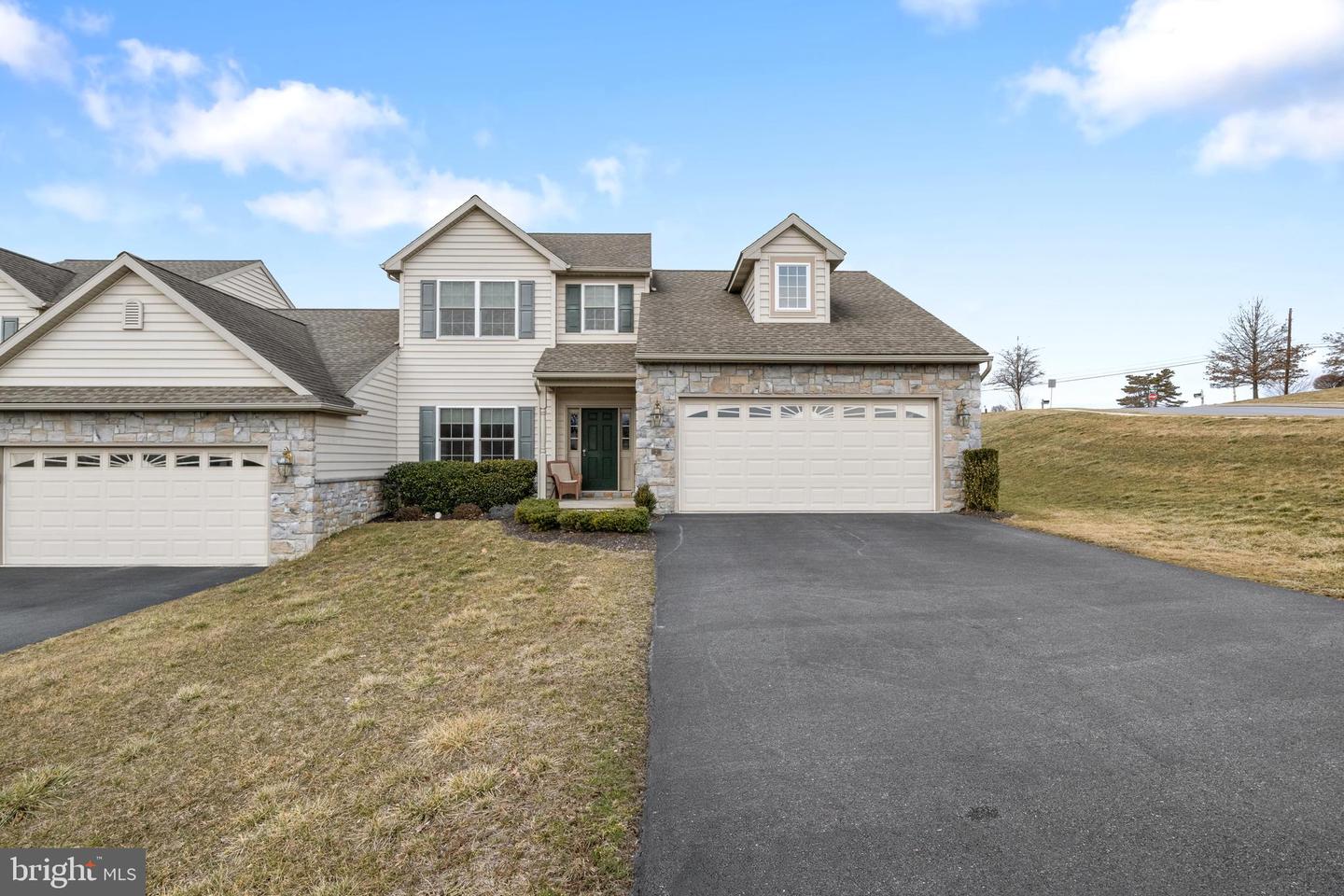 2 Stonecrest Trl Property Photo