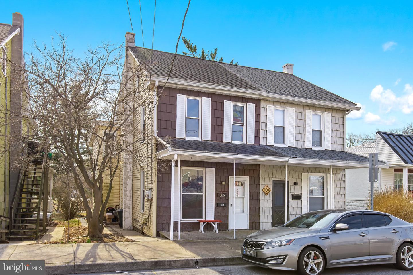 106 E Washington St Property Photo