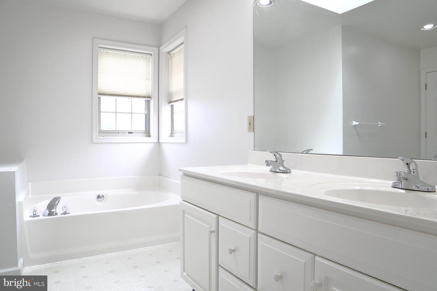 114 River Bend Park Property Photo 28